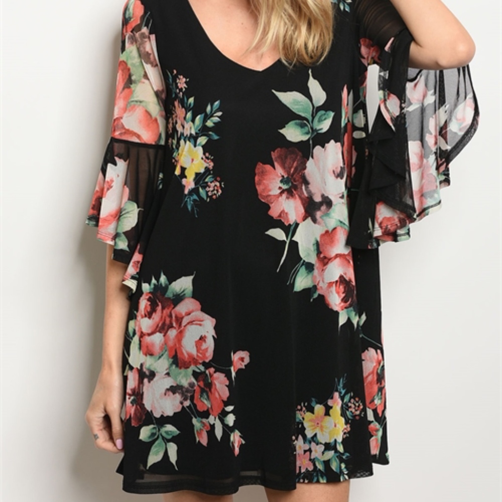 3/4 bell sleeve scoop neck floral dress. - Picture 4 of 8